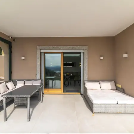Esclusivo 2 Bedr, View, Garden, Parking, Grill דירה לה מדלנה